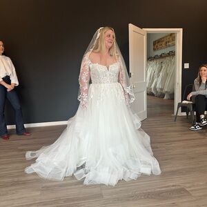 Elegant White Lace Wedding Dress